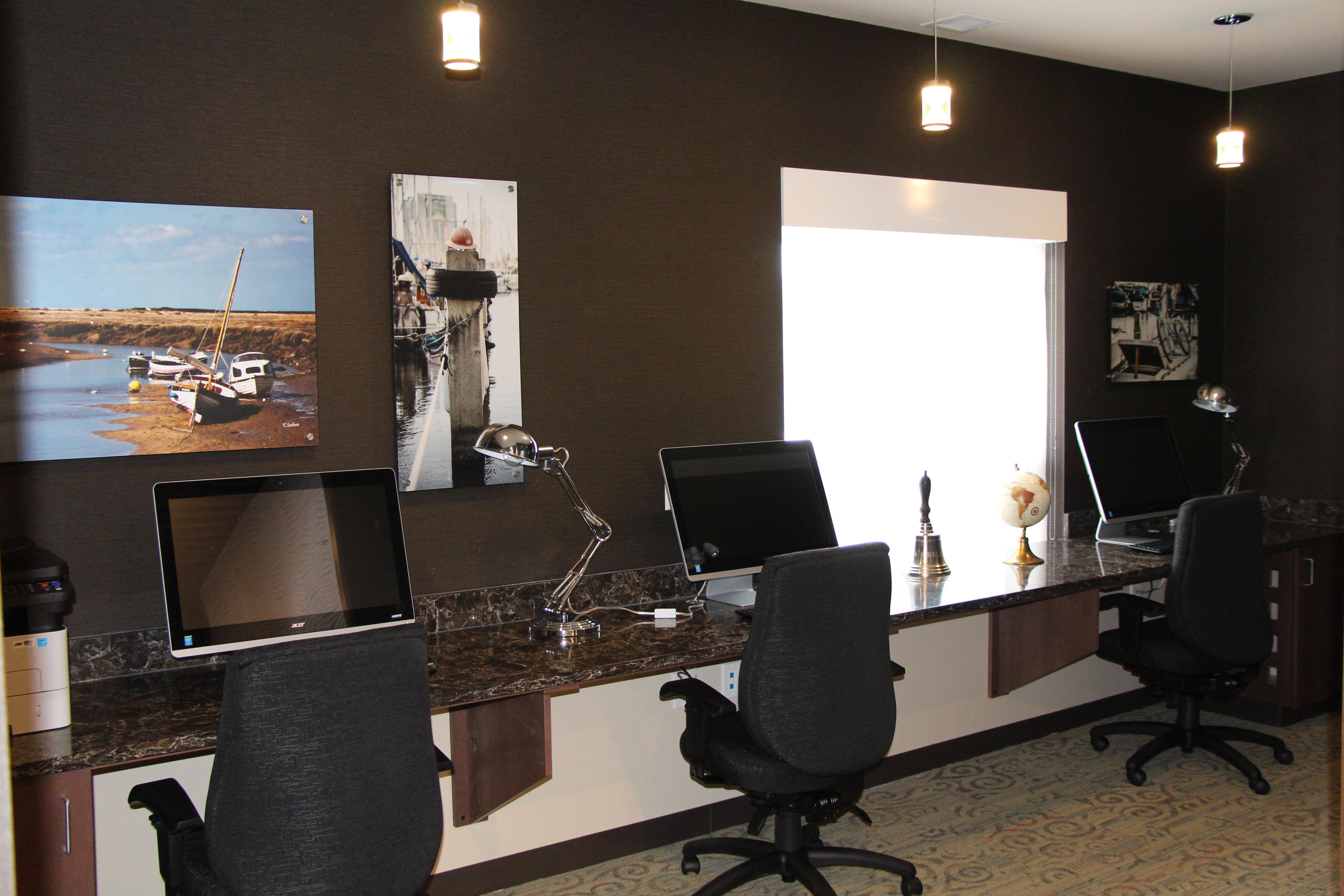 Holiday Inn Express & Suites Cold Lake By Ihg Экстерьер фото