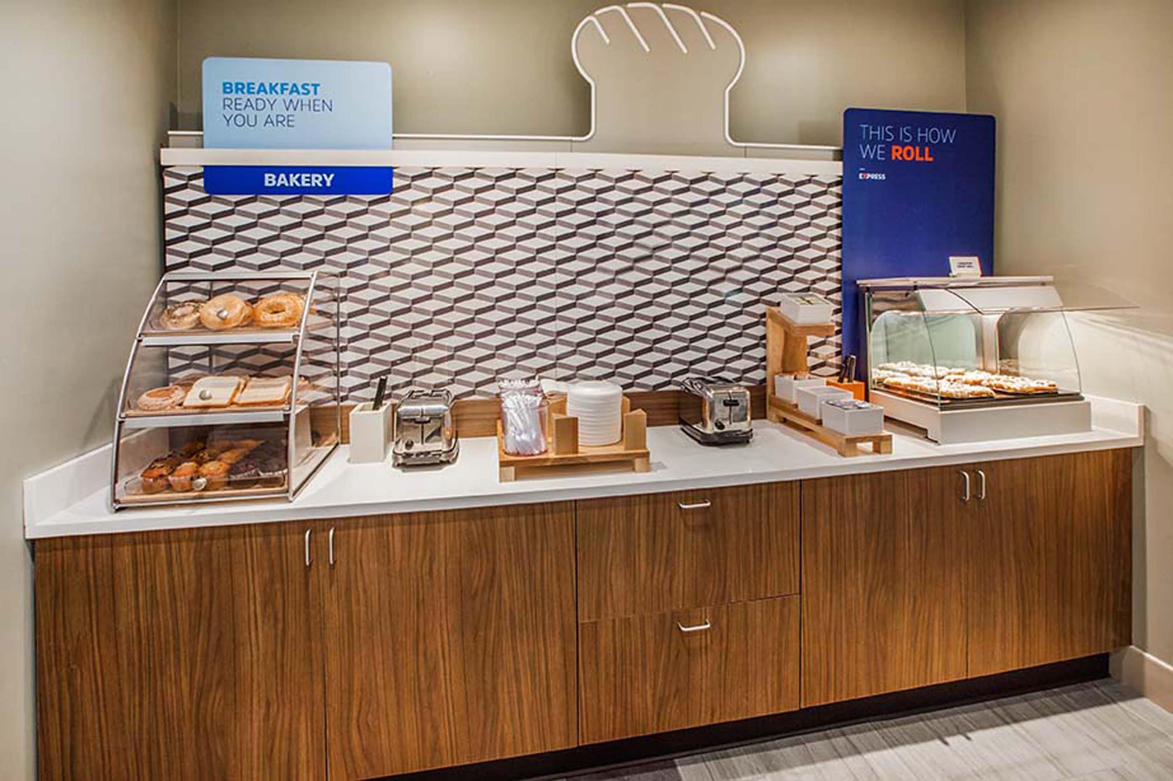 Holiday Inn Express & Suites Cold Lake By Ihg Экстерьер фото
