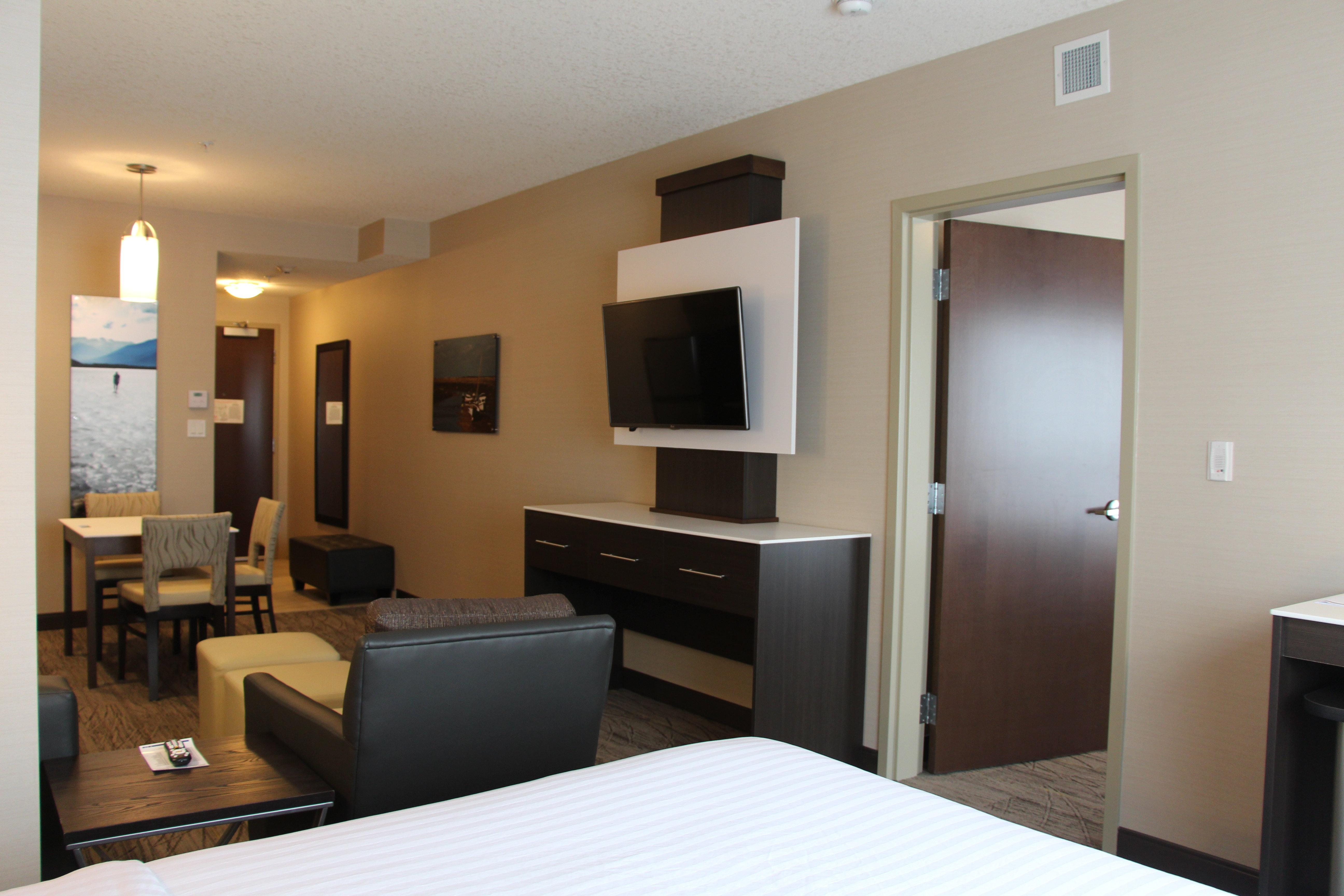 Holiday Inn Express & Suites Cold Lake By Ihg Экстерьер фото