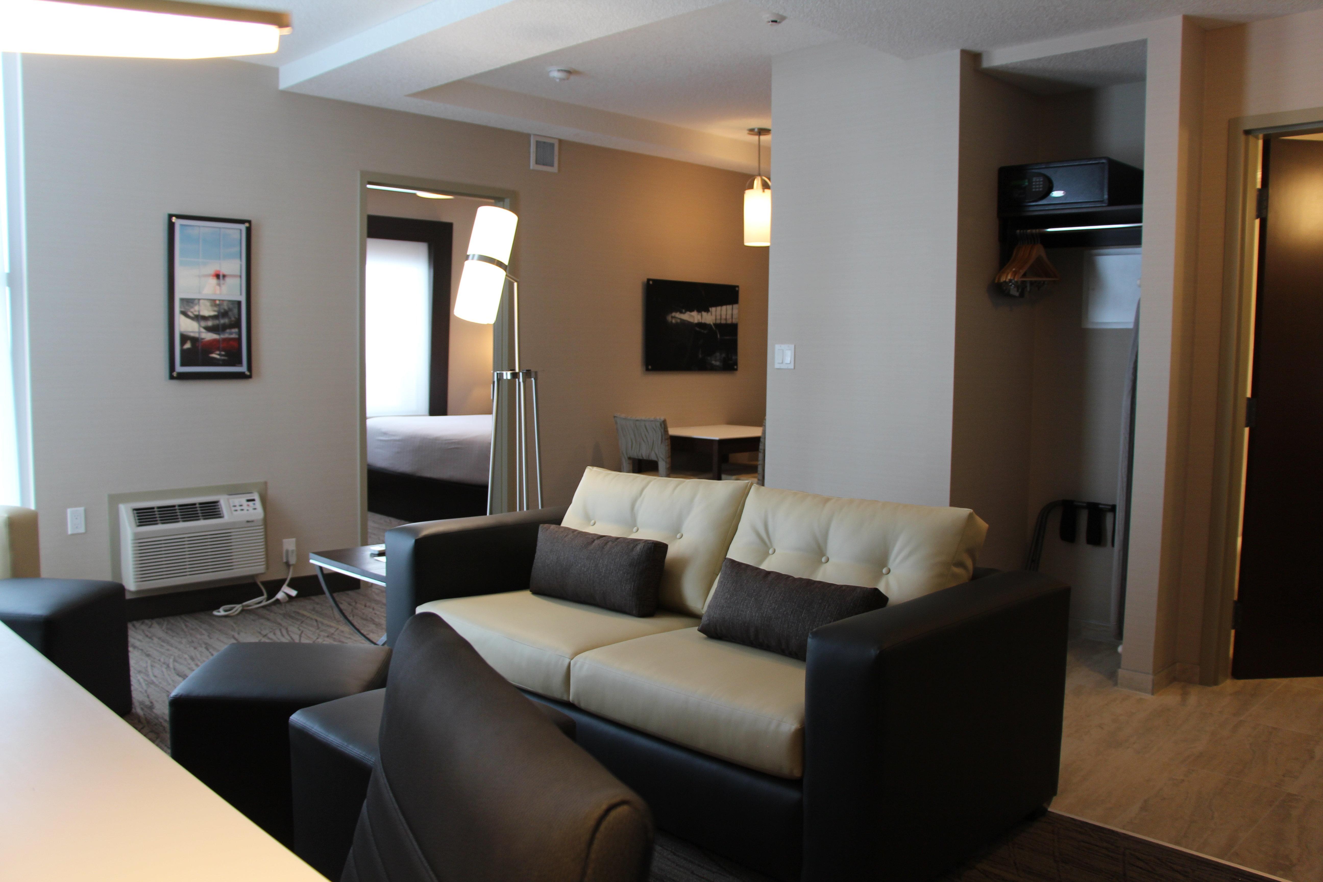 Holiday Inn Express & Suites Cold Lake By Ihg Экстерьер фото
