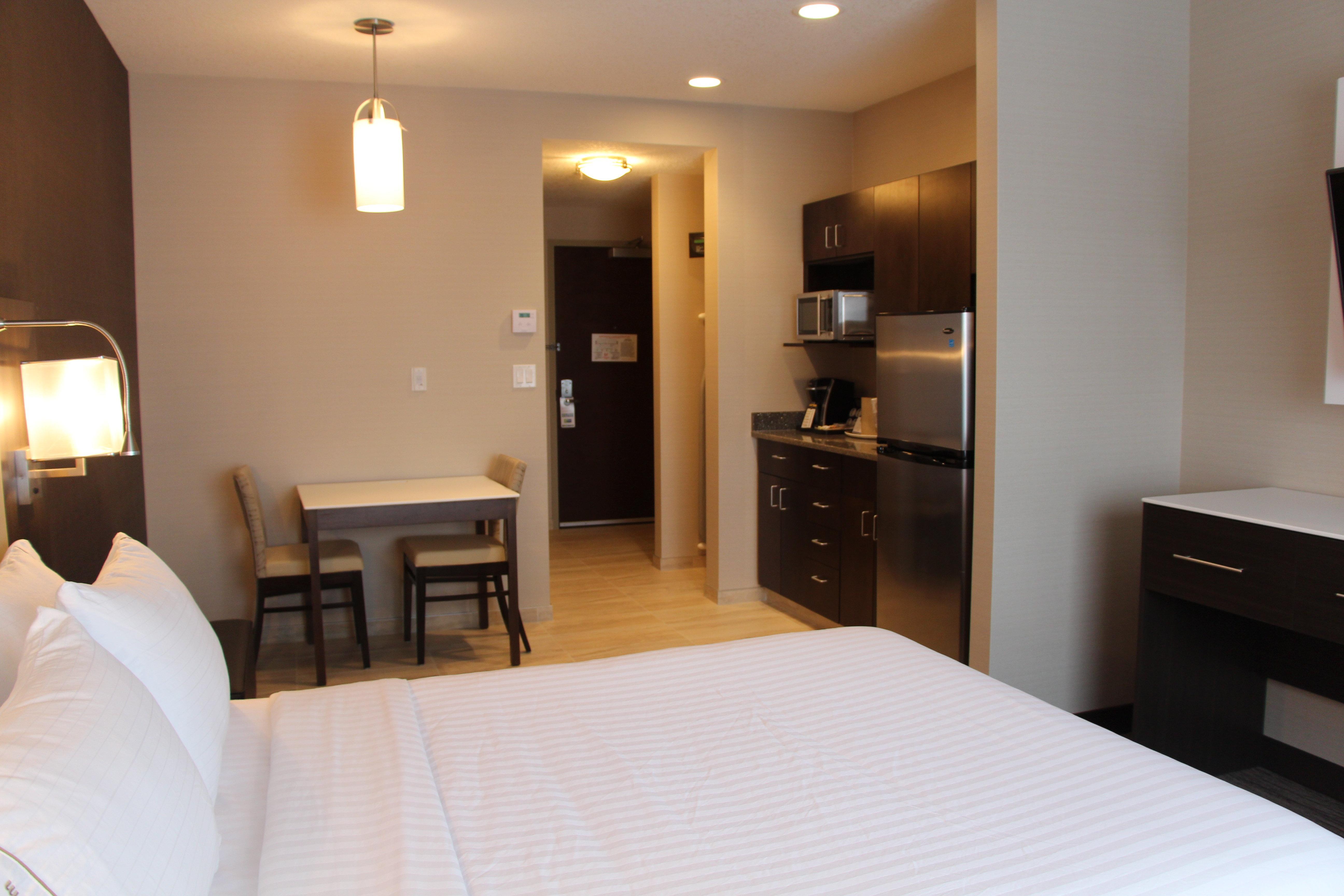 Holiday Inn Express & Suites Cold Lake By Ihg Экстерьер фото