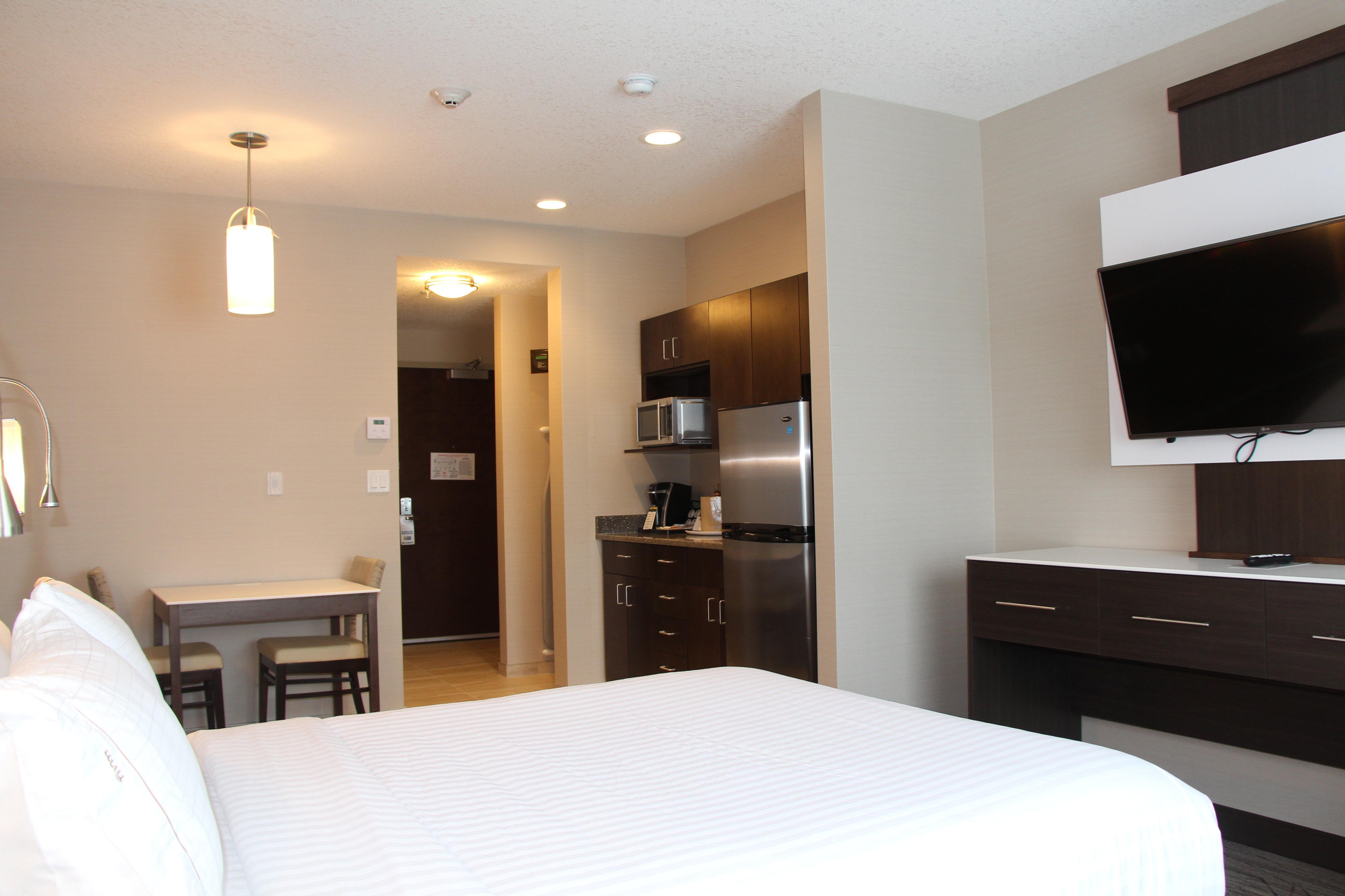 Holiday Inn Express & Suites Cold Lake By Ihg Экстерьер фото