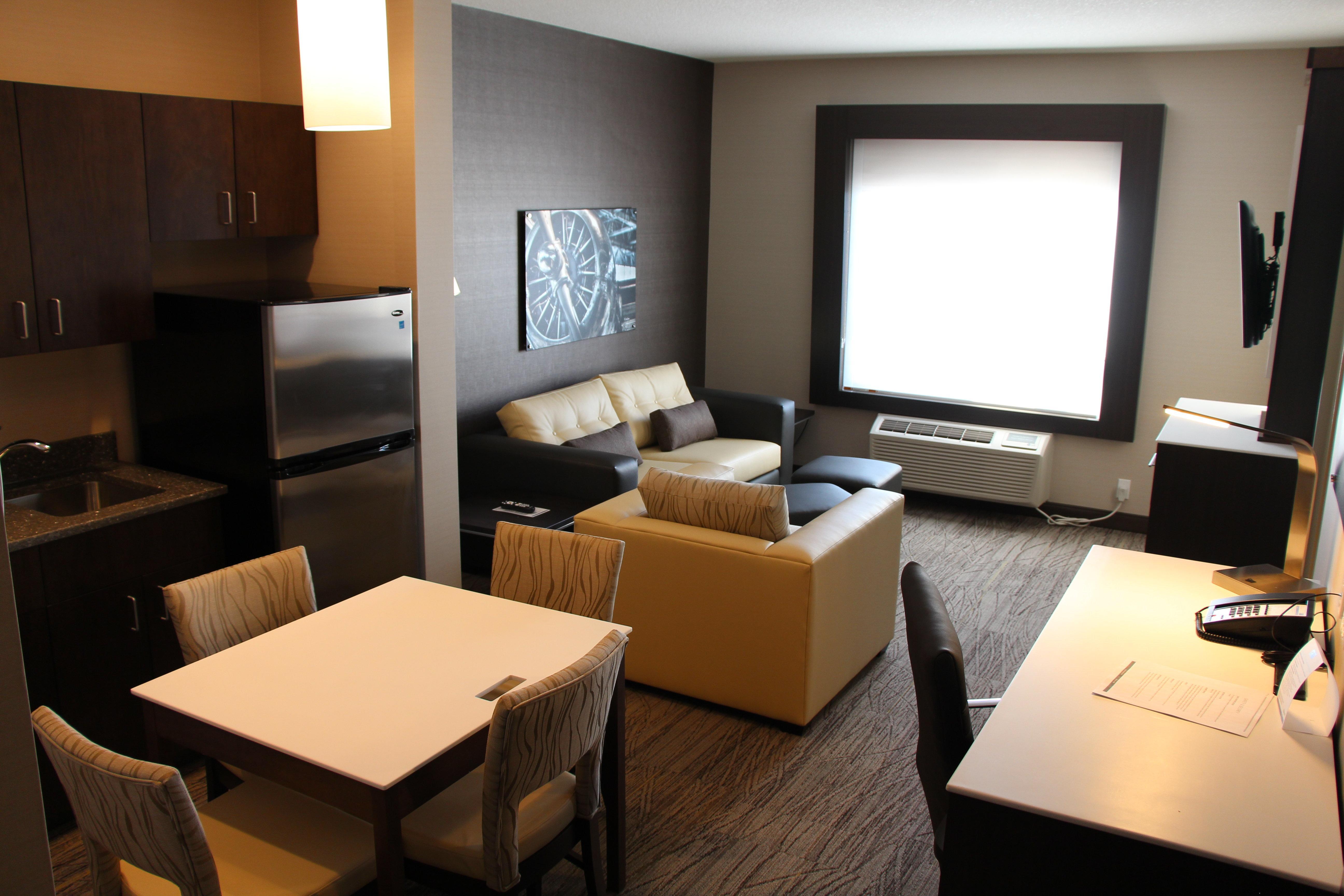 Holiday Inn Express & Suites Cold Lake By Ihg Экстерьер фото