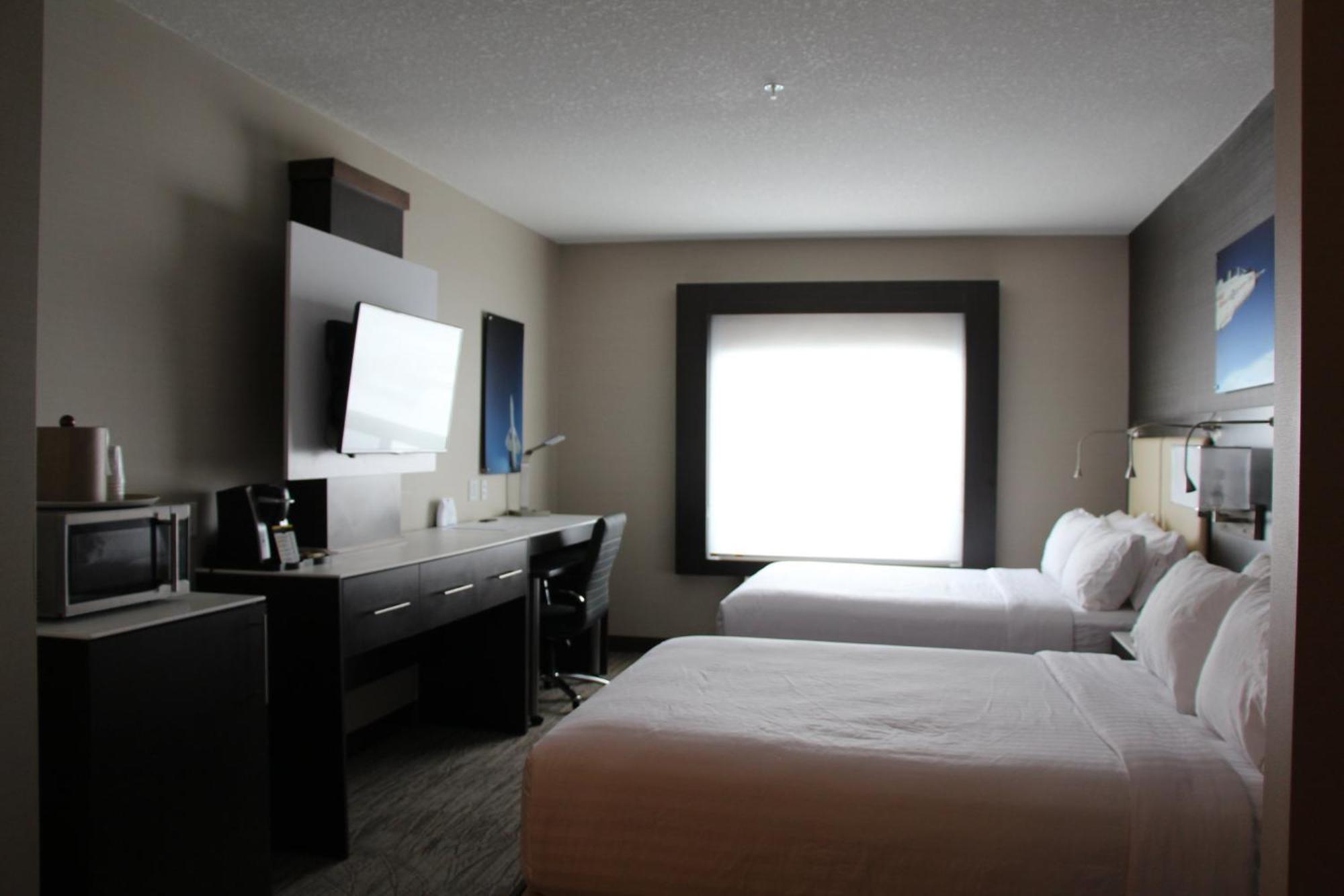 Holiday Inn Express & Suites Cold Lake By Ihg Экстерьер фото