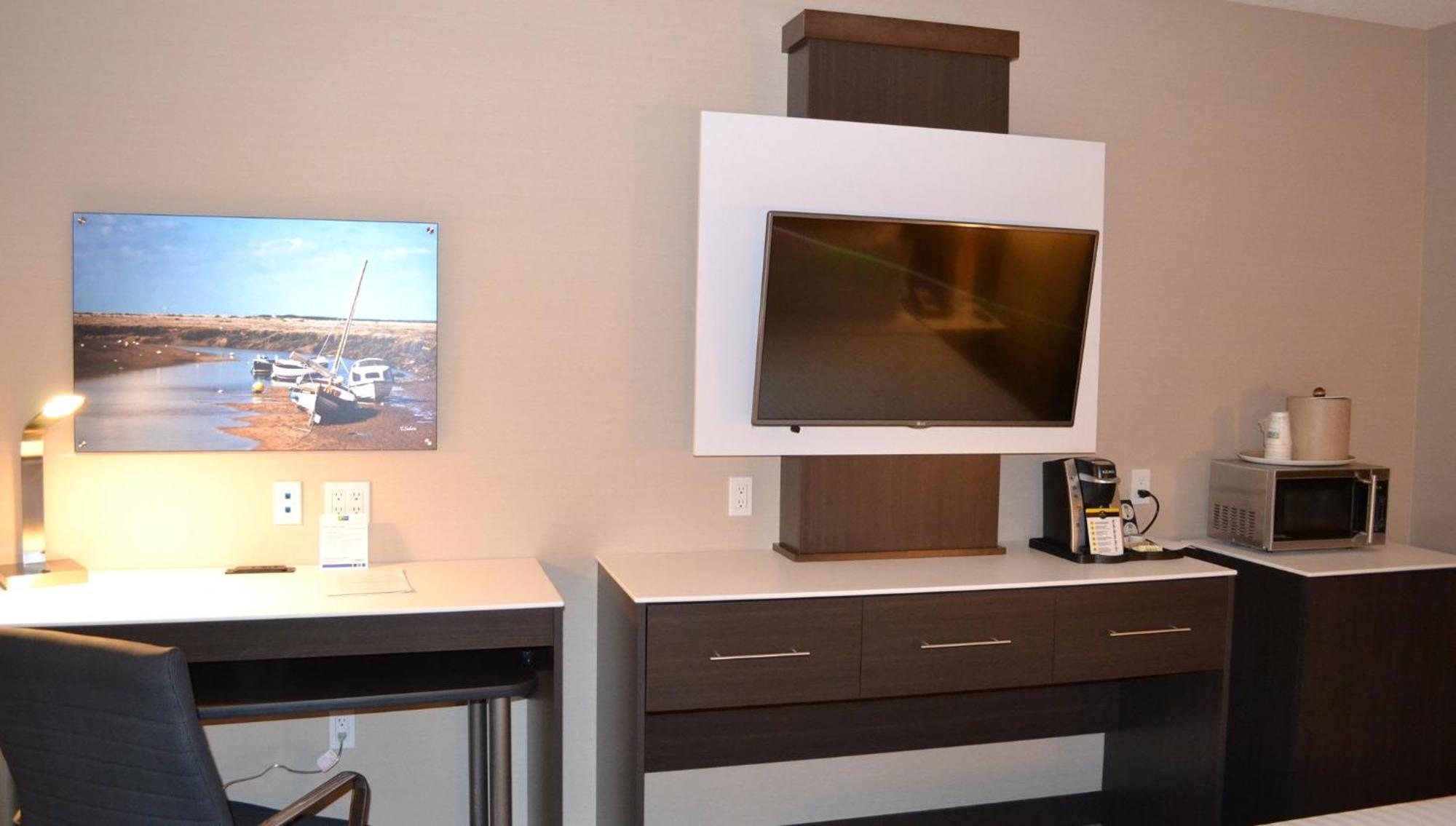 Holiday Inn Express & Suites Cold Lake By Ihg Экстерьер фото