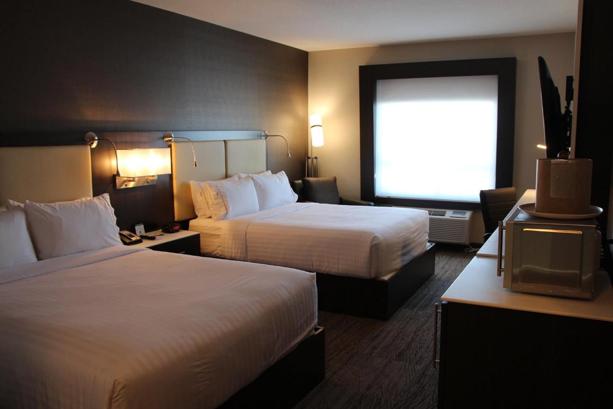 Holiday Inn Express & Suites Cold Lake By Ihg Экстерьер фото
