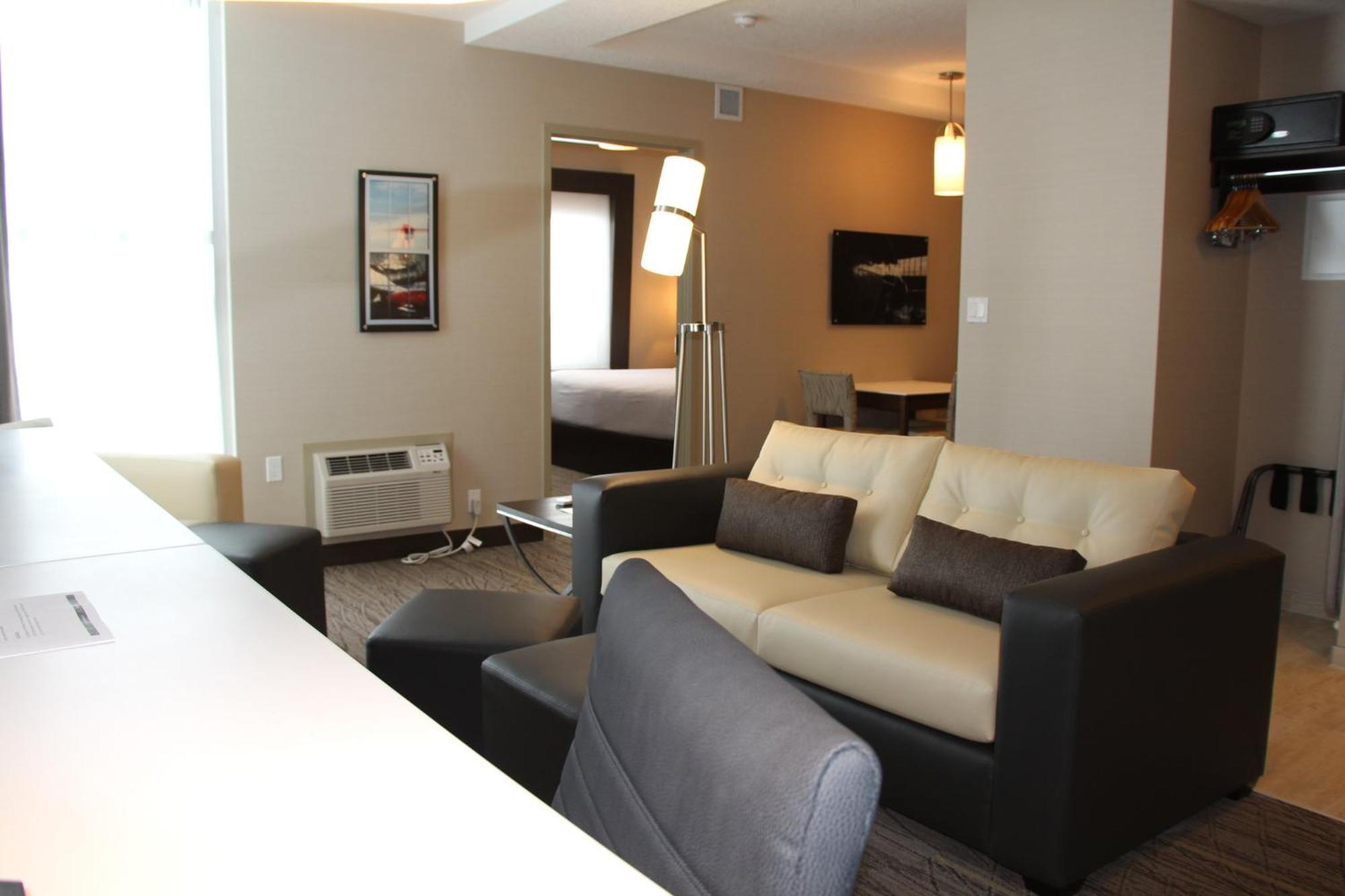 Holiday Inn Express & Suites Cold Lake By Ihg Экстерьер фото