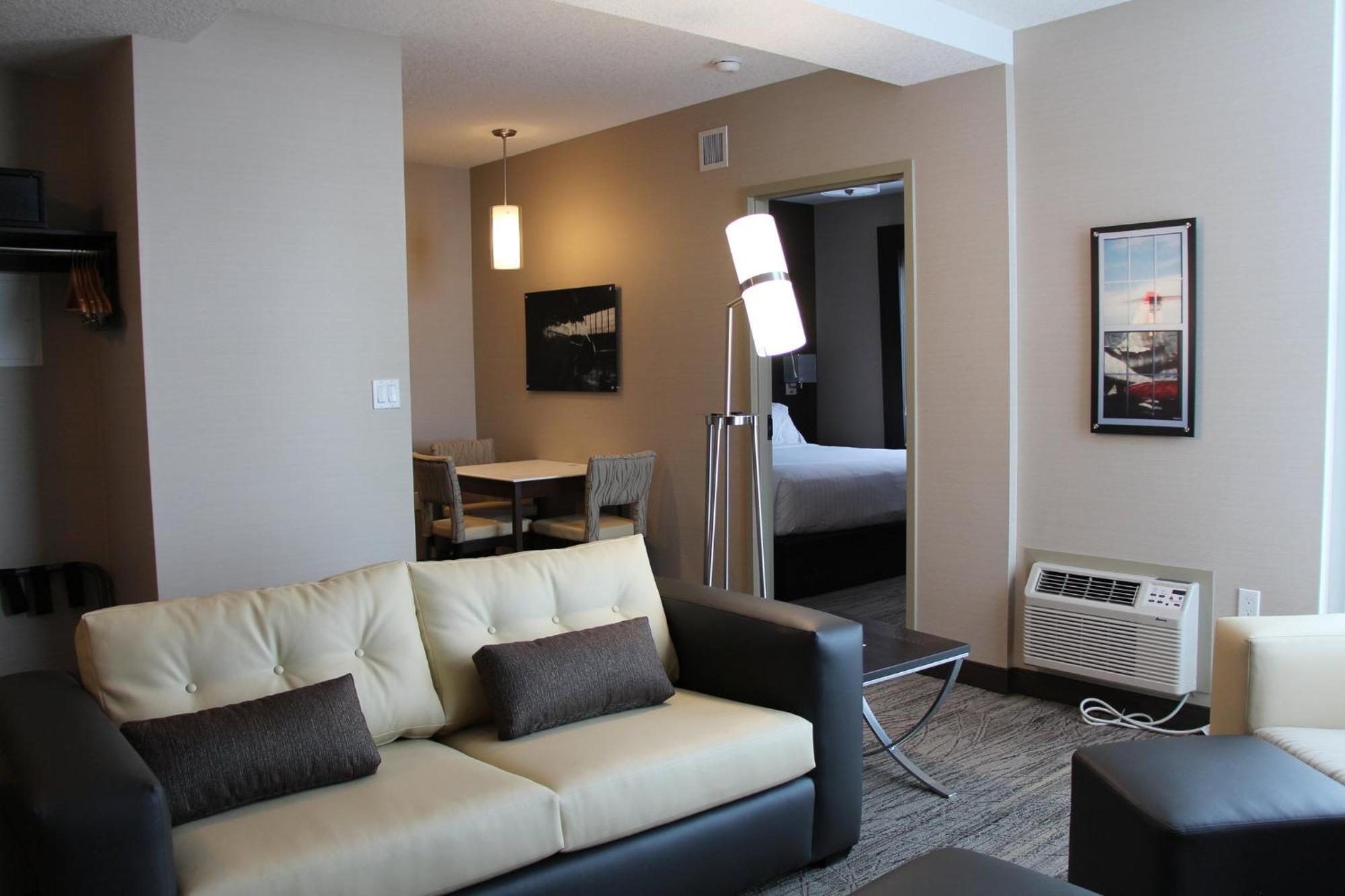 Holiday Inn Express & Suites Cold Lake By Ihg Экстерьер фото